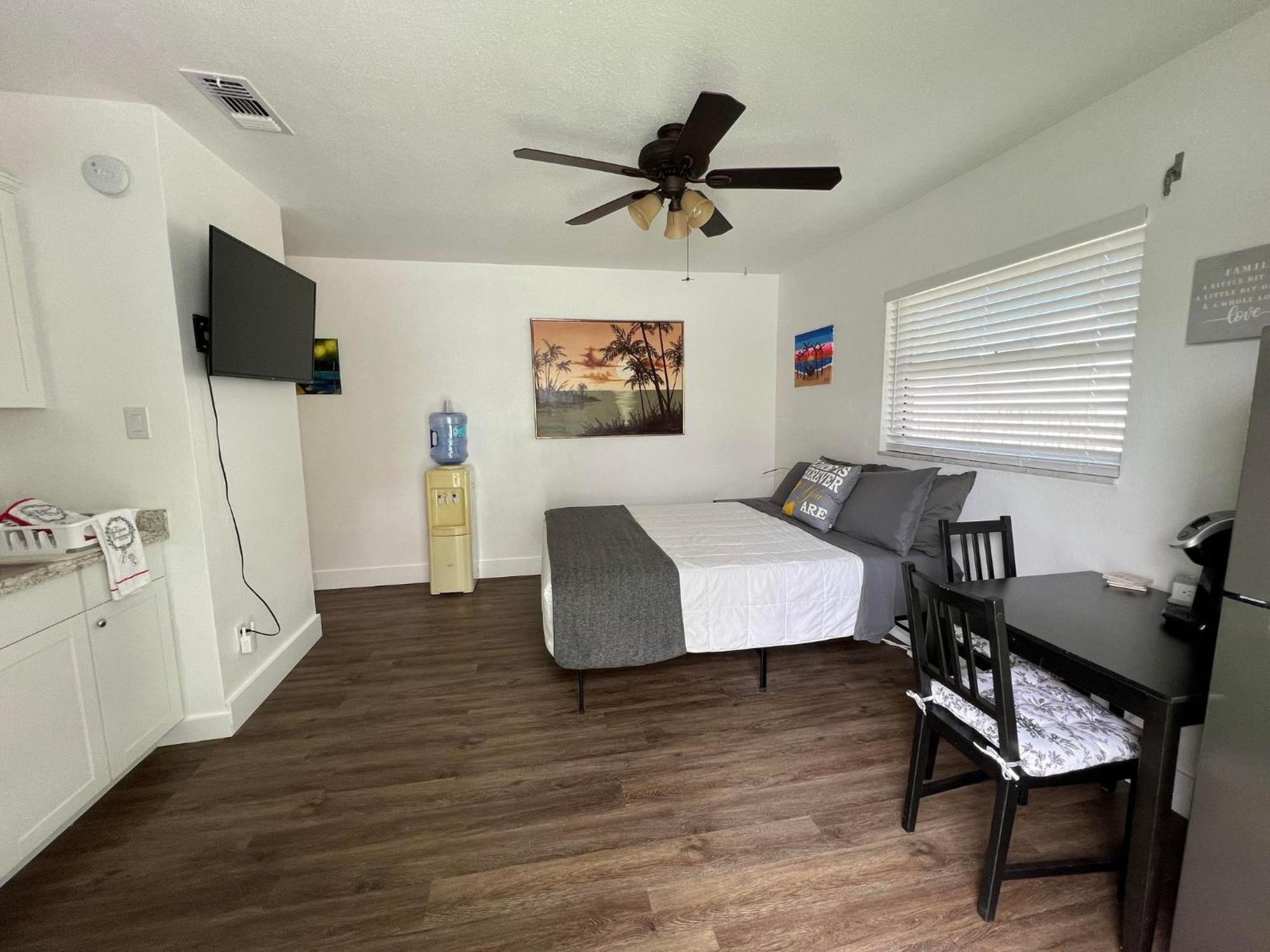 Cozy Private Studio W/Own Yard - 3Mi From Beach Seminole Exterior photo