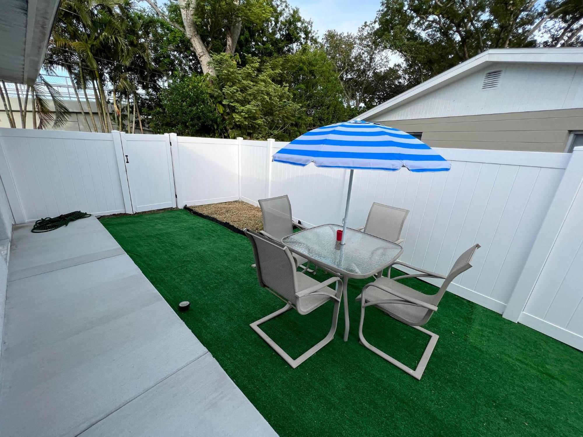 Cozy Private Studio W/Own Yard - 3Mi From Beach Seminole Exterior photo