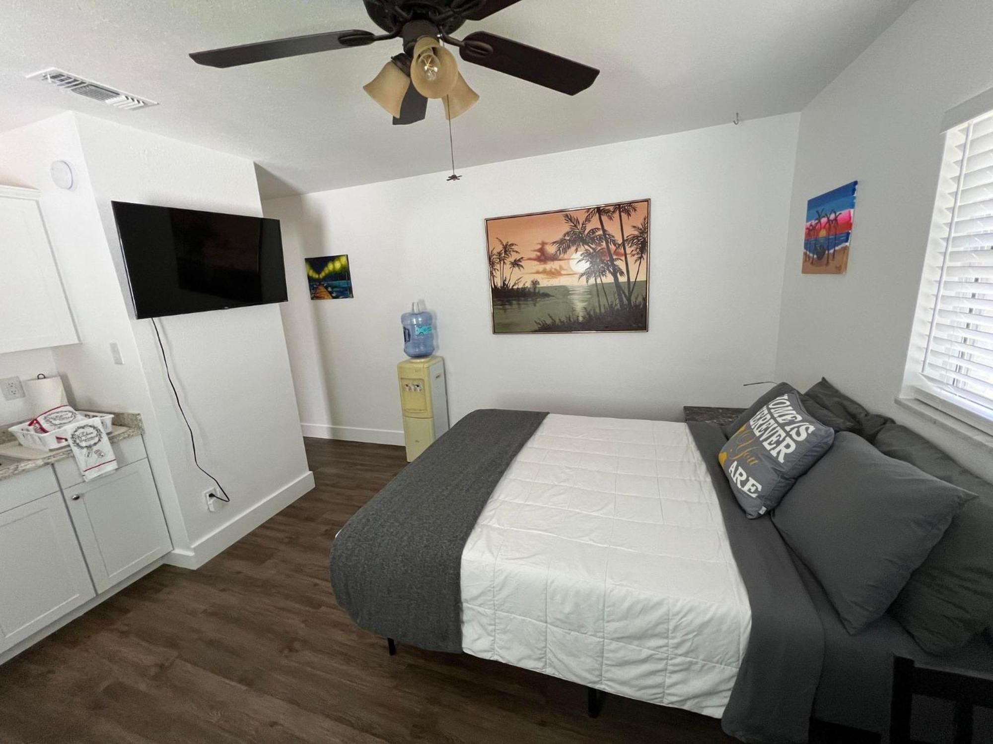 Cozy Private Studio W/Own Yard - 3Mi From Beach Seminole Exterior photo